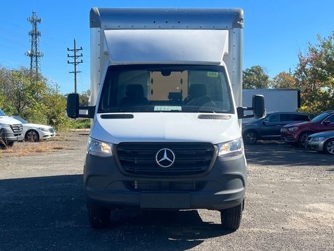 Used 2024 Mercedes-Benz Sprinter 4500 image 4