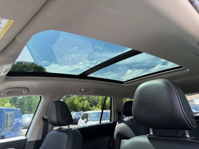 Used 2023 Volkswagen Atlas SE w/ Panoramic Sunroof Package AWD/4WD image 2