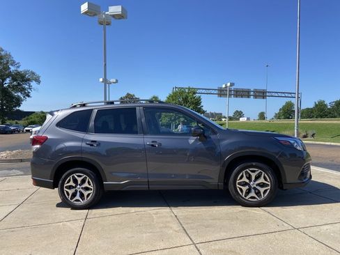 Used 2024 Subaru Forester Premium AWD/4WD image 13
