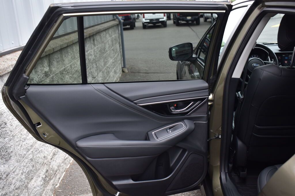Used 2025 Subaru Outback Limited AWD/4WD image 19