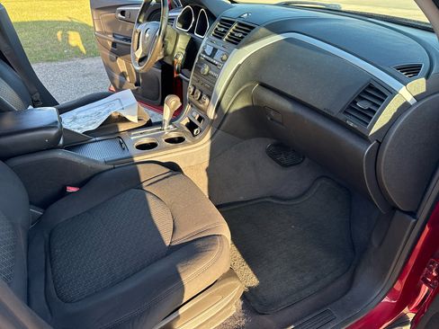 Used 2012 Chevrolet Traverse LT image 29