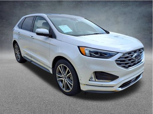 Used 2019 Ford Edge Titanium w/ Equipment Group 301A FWD image 4