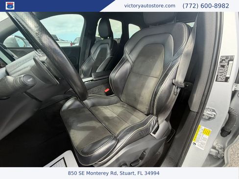Used 2019 Volvo XC60 T5 R-Design image 14