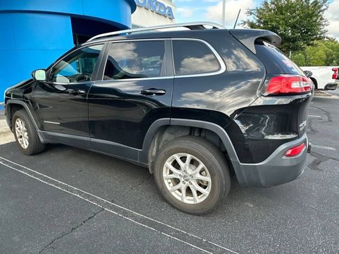 Used 2018 Jeep Cherokee Latitude Plus w/ Comfort/Convenience Group AWD/4WD image 5