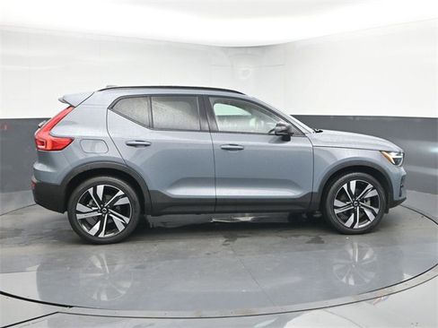 Used 2023 Volvo XC40 B5 Plus w/ Protection Package Premier image 8