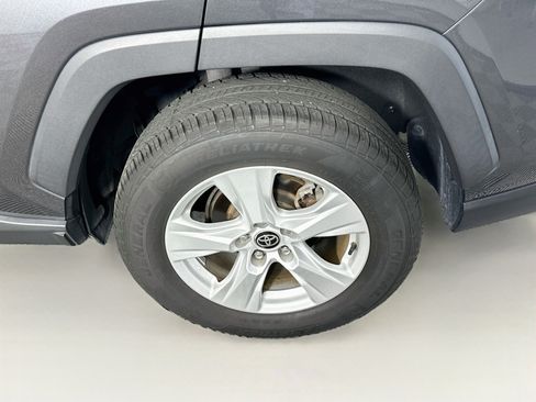 Used 2021 Toyota RAV4 XLE w/ Convenience Package FWD image 11
