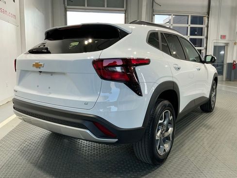 Used 2025 Chevrolet Trax LT w/ LT Convenience Package FWD image 20