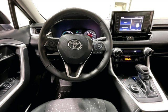 Certified 2020 Toyota RAV4 XLE w/ Convenience Package AWD/4WD image 6