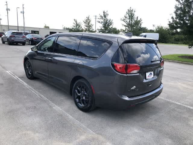 Certified 2020 Chrysler Pacifica Touring w/ S Appearance Package FWD image 4