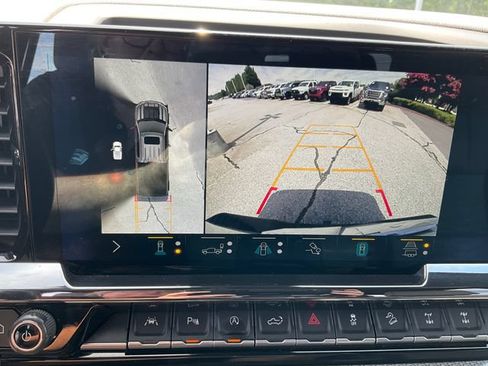 Used 2022 Chevrolet Silverado 1500 ZR2 w/ Technology Package AWD/4WD image 15