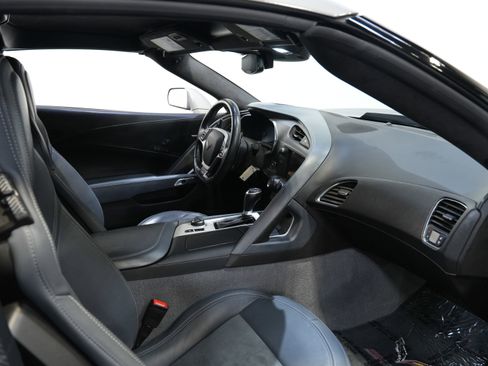 Used 2015 Chevrolet Corvette Z06 w/ 3LZ Preferred Equipment Group image 32