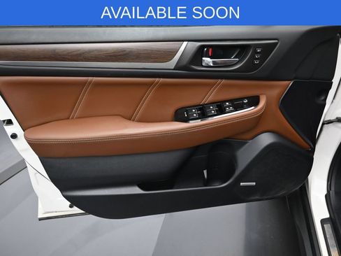 Used 2018 Subaru Outback 3.6R Touring AWD/4WD image 11