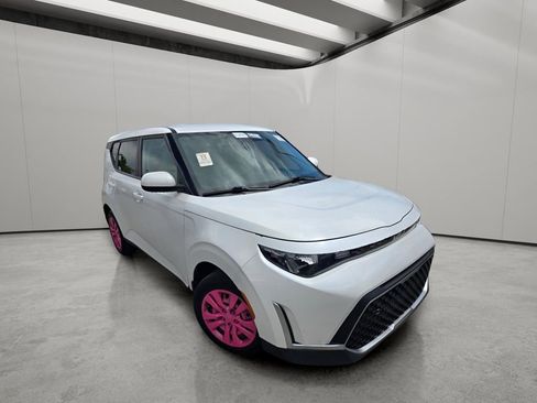 Used 2023 Kia Soul LX FWD image 14