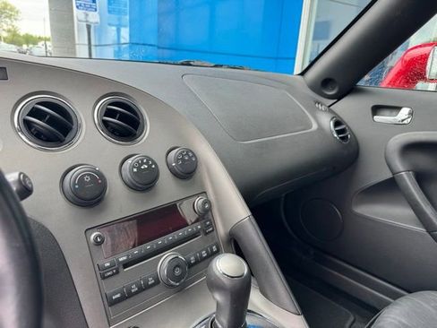 Used 2006 Pontiac Solstice Convertible w/ Premium Package RWD image 12