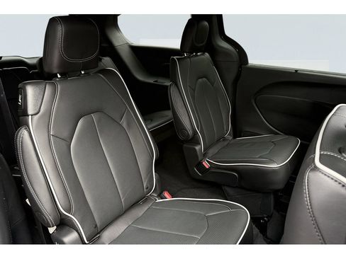 New 2026 Chrysler Pacifica Limited w/ S Appearance Package image 17