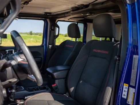 Used 2018 Jeep Wrangler Unlimited Rubicon w/ Dual Top Group AWD/4WD image 14