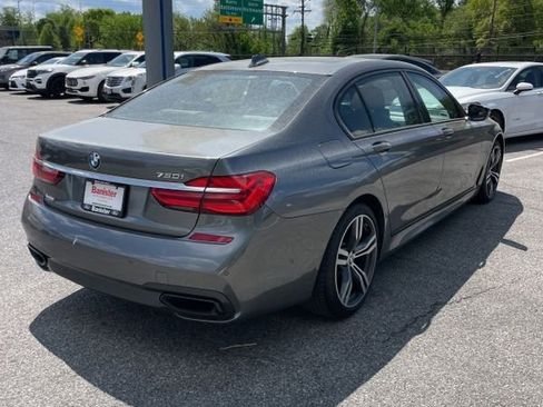 Used 2019 BMW 750i w/ Luxury Rear Seating Package RWD image 3