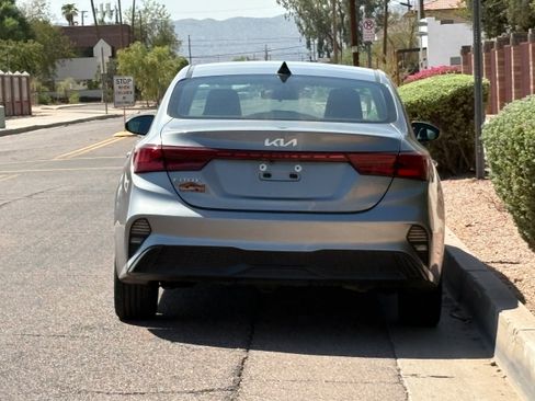 Used 2020 Kia Forte LXS FWD image 5