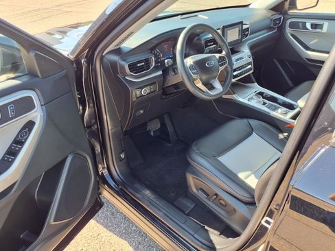 Used 2023 Ford Explorer XLT w/ Equipment Group 202A image 12