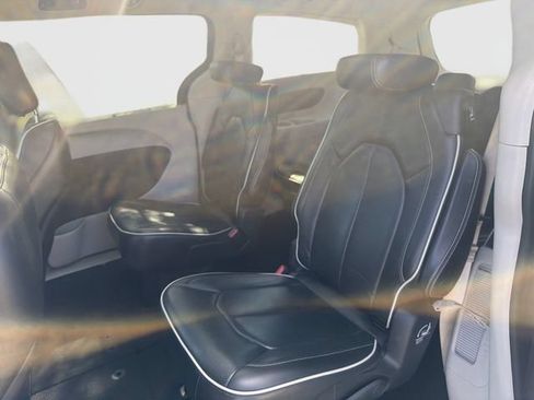 Used 2021 Chrysler Pacifica Limited AWD/4WD image 33