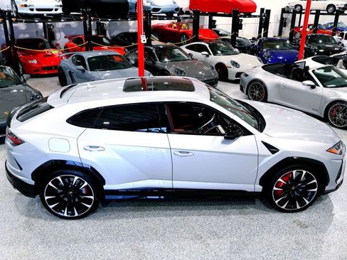 Used 2022 Lamborghini Urus AWD/4WD image 8