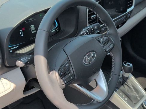 Used 2026 Hyundai Venue SEL FWD image 11