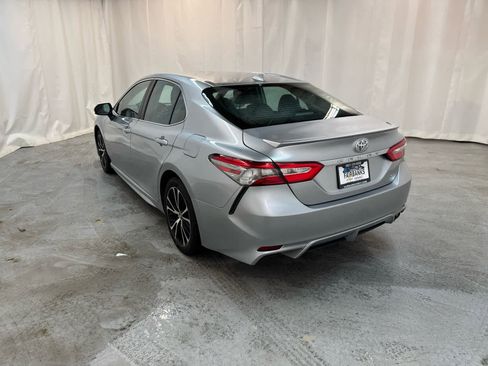 Used 2019 Toyota Camry SE image 3