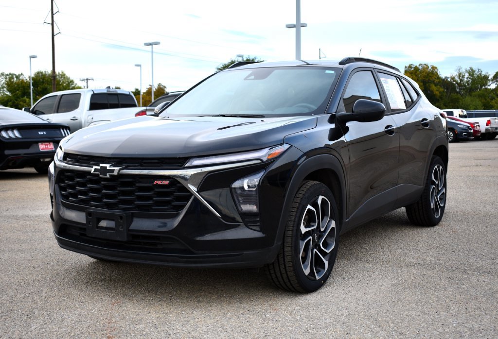 Used 2025 Chevrolet Trax RS w/ Driver Confidence Package FWD image 1