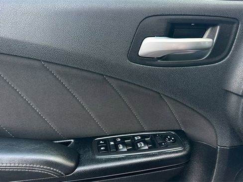 Used 2020 Dodge Charger SXT w/ Blacktop Package image 12