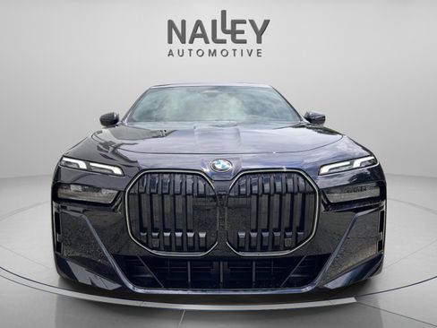 Used 2025 BMW 740i w/ Premium Package image 7