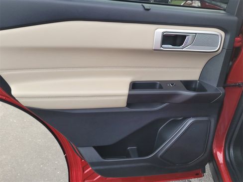 Certified 2020 Ford Explorer Limited image 11