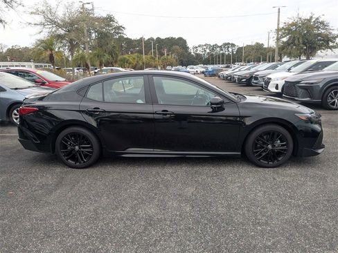 Used 2025 Toyota Camry LE image 3