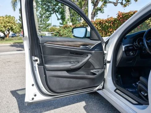 Used 2019 BMW 530e w/ Convenience Package image 19