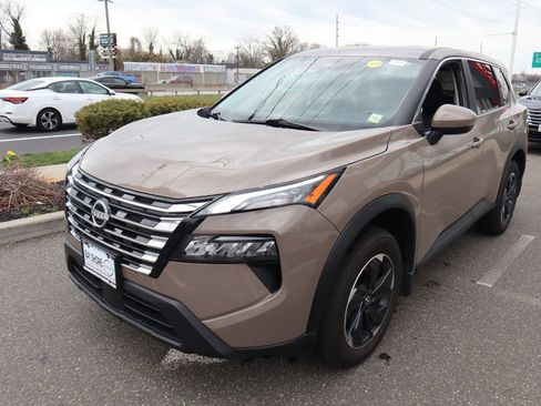 Certified 2025 Nissan Rogue SV AWD/4WD image 9