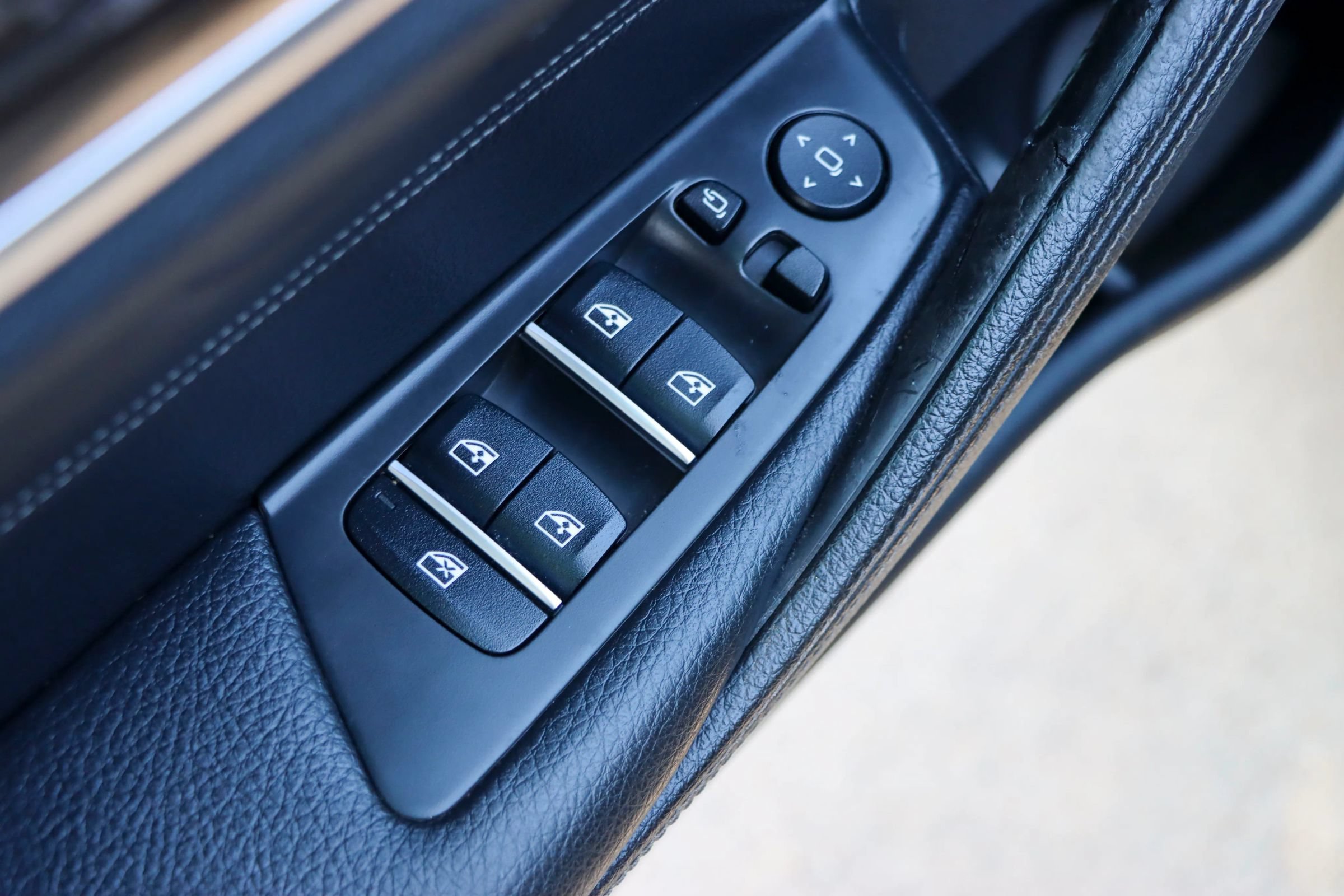 Used 2019 BMW 530e w/ Convenience Package RWD image 14