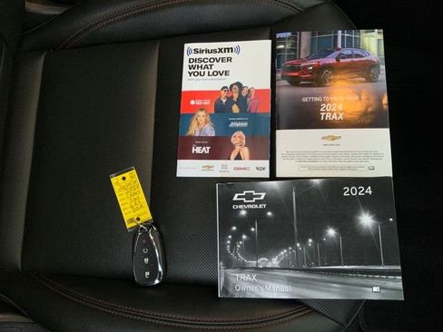 Used 2024 Chevrolet Trax RS w/ Sunroof Package image 17