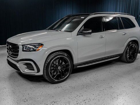 New 2026 Mercedes-Benz GLS 580 4MATIC image 1