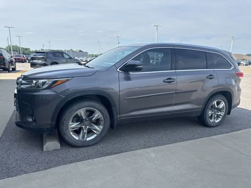 Used 2018 Toyota Highlander Limited Platinum AWD/4WD image 1