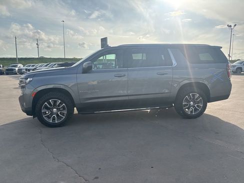 Used 2022 Chevrolet Suburban LT w/ Max Trailering Package image 3