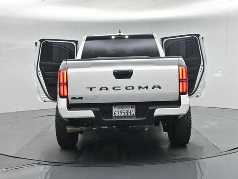 Used 2025 Toyota Tacoma SR5 AWD/4WD image 34