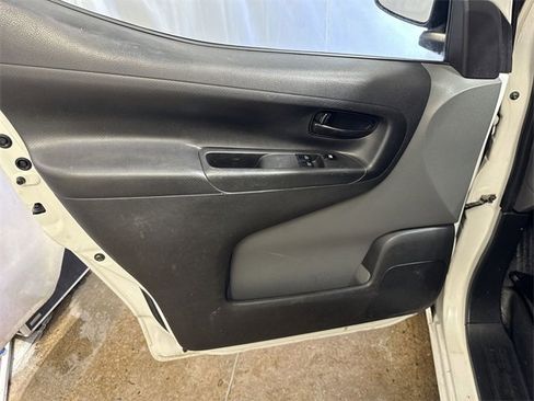 Used 2015 Nissan NV200 S w/ Back Door Glass Package image 17