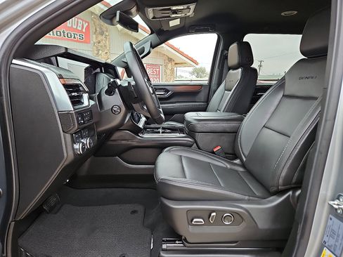 Used 2025 GMC Yukon XL Denali image 11