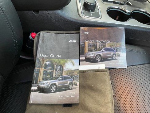 Used 2013 Jeep Grand Cherokee Limited w/ Advance Technology Group image 38