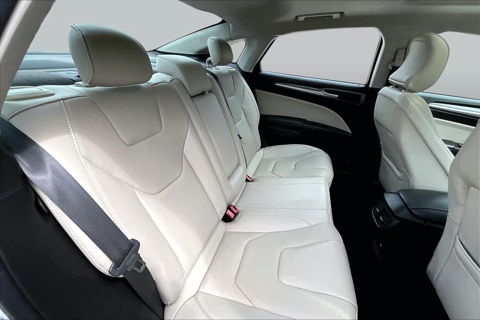 Used 2016 Ford Fusion Titanium FWD image 18