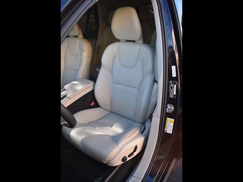 Used 2021 Volvo XC90 T5 Momentum AWD/4WD image 17