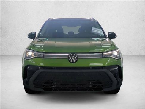 Used 2025 Volkswagen Taos SE FWD image 2