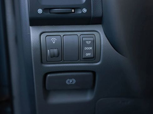 Used 2006 Kia Sedona LX image 42