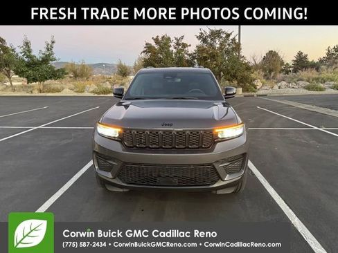 Used 2023 Jeep Grand Cherokee Altitude AWD/4WD image 3