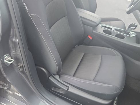 Used 2025 Nissan Altima 2.5 SV FWD image 7