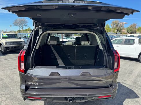 Used 2025 Ford Expedition Active image 11